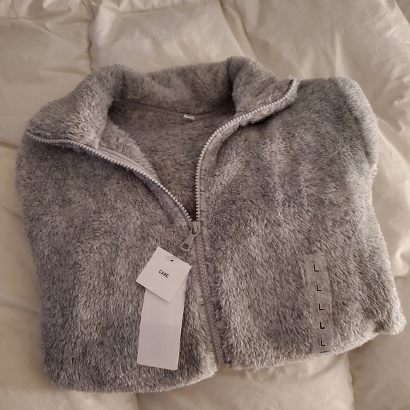Uniqlo Jackets & Blazers - Uniqlo fleece jacket